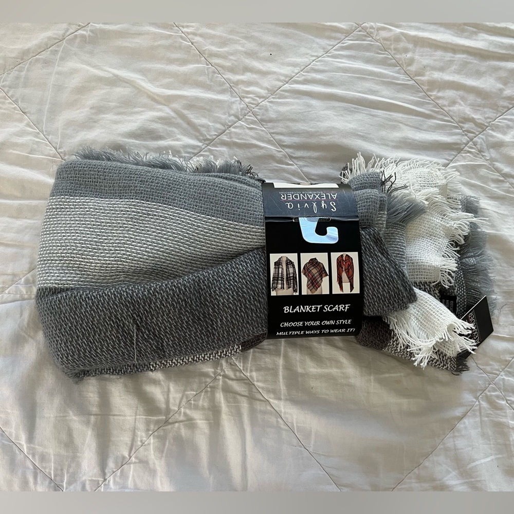 NWT: Sylvia Alexander blanket scarf